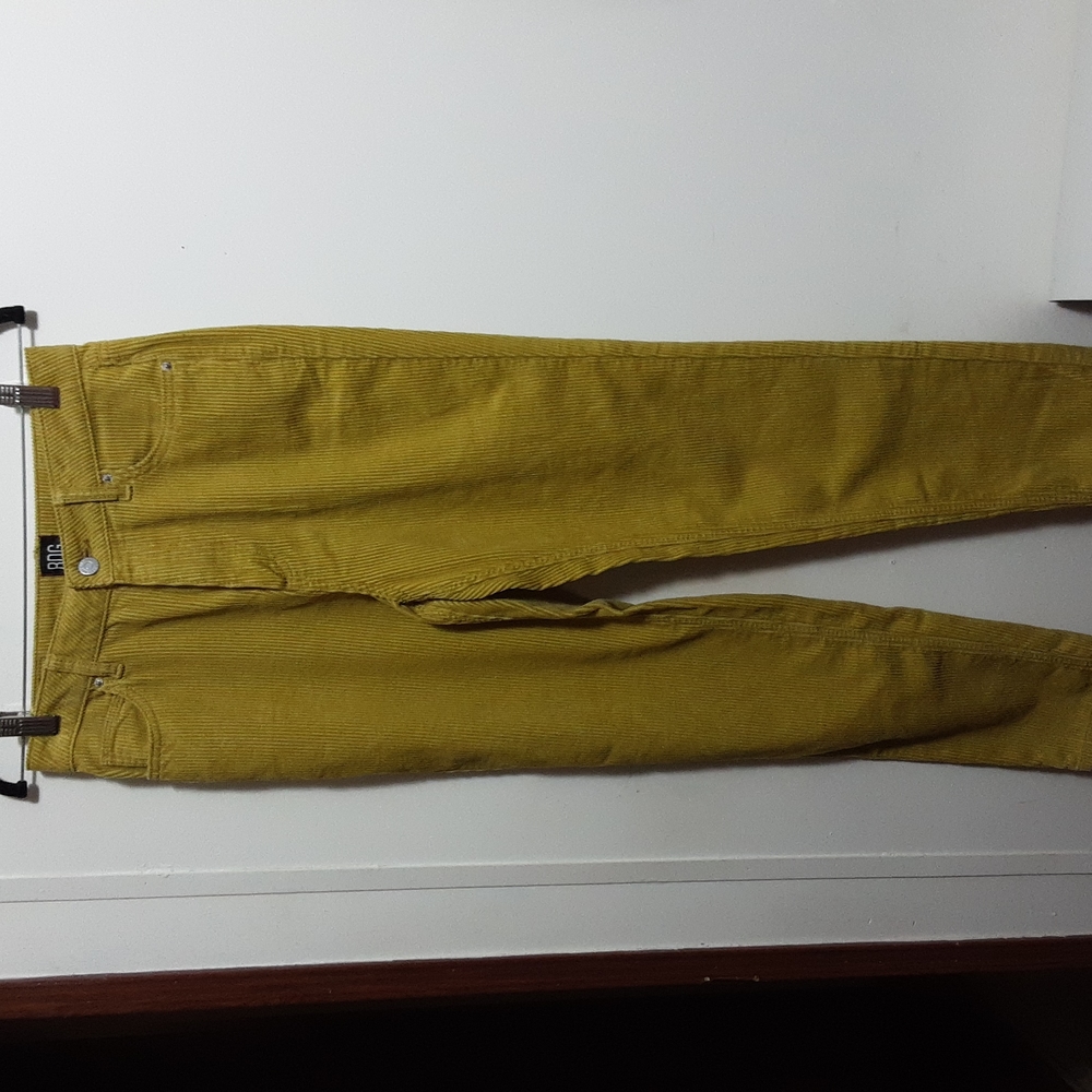 BDG‎ Urban Outfitter Mom High-Rise Corduroy Pant